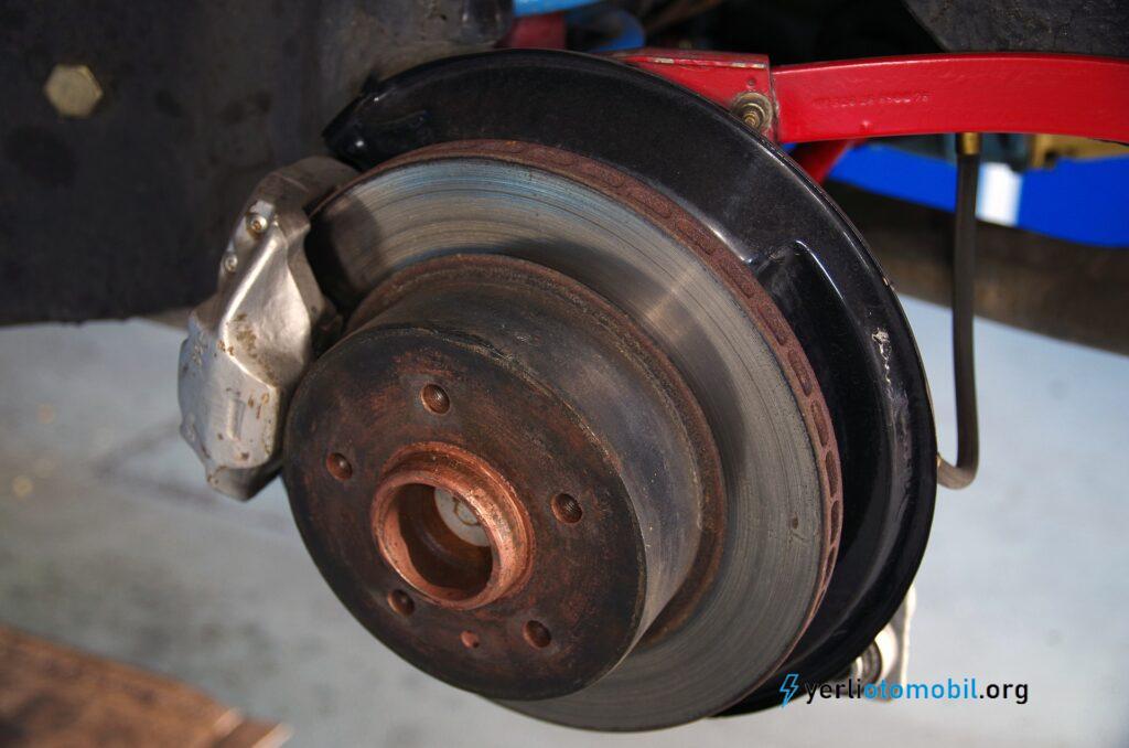 brakes-maintenance-3841839_1920-1024x678.jpg